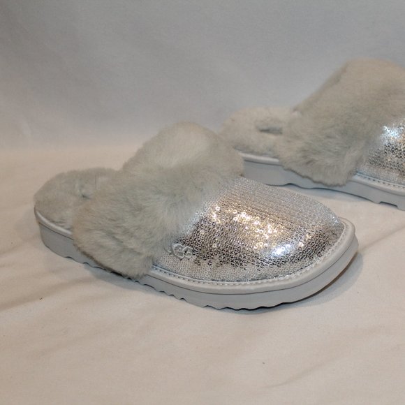 NIB UGG YOUTH 5 WOMEN'S 5.5-6 METALLIC GLITTER SILVER SLIPPERS - Picture 3 of 6
